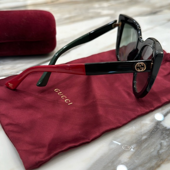 Gucci Eyewear Black Cat-Eye Frame Sunglasses - Picture 4 of 6